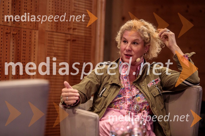  Ana Roš Stojan, kuharska mojstrica in najboljša chefinja na svetu po izboru akademije The World's 50 Best Restaurants ter direktorica Hiše FrankoAna Roš Stojan v skednju Škrabčeve domačije