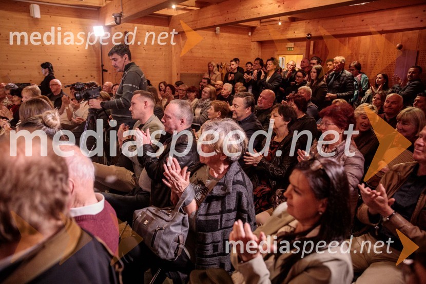 Ana Roš Stojan v skednju Škrabčeve domačije