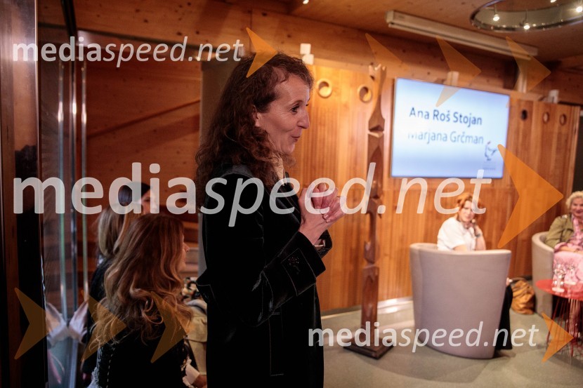  Polona Lovšin, vodja komunikacij, Riko d.o.o.Ana Roš Stojan v skednju Škrabčeve domačije