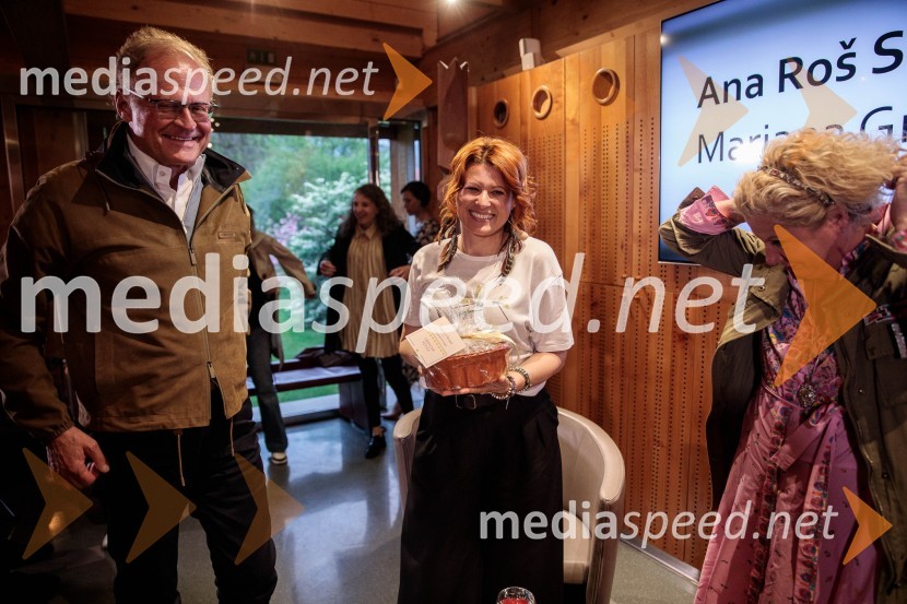  Janez  Škrabec, direktor Riko d.o.o.;  Marjana Grčman, voditeljica;  Ana Roš Stojan, kuharska mojstrica in najboljša chefinja na svetu po izboru akademije The World's 50 Best Restaurants ter direktorica Hiše FrankoAna Roš Stojan v skednju Škrabčeve domačije