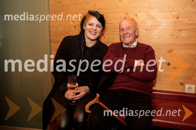  ... ;  Stanislav  Škrabec, nekdanji direktor, Riko RibnicaAna Roš Stojan v skednju Škrabčeve domačije