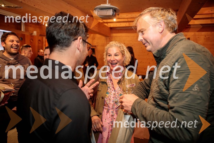  ... ;  Ana Roš Stojan, kuharska mojstrica in najboljša chefinja na svetu po izboru akademije The World's 50 Best Restaurants ter direktorica Hiše Franko;  ... Ana Roš Stojan v skednju Škrabčeve domačije