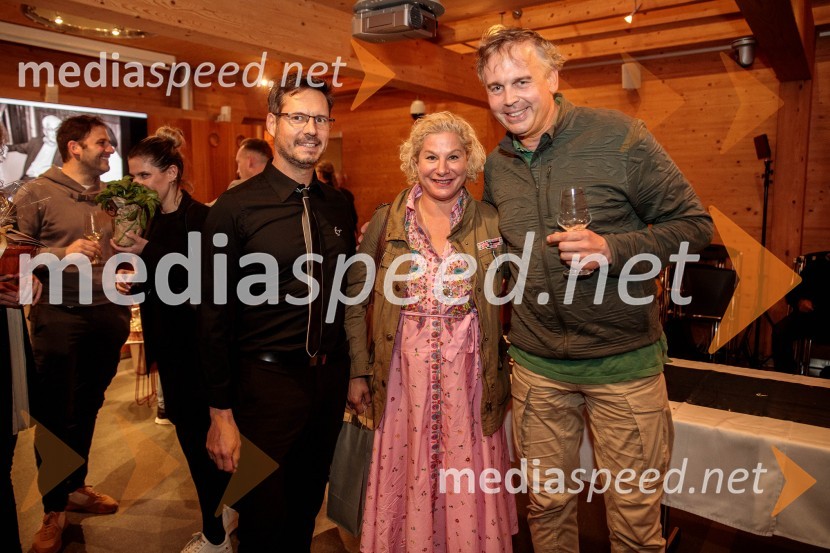  ... ;  Ana Roš Stojan, kuharska mojstrica in najboljša chefinja na svetu po izboru akademije The World's 50 Best Restaurants ter direktorica Hiše Franko;  ... Ana Roš Stojan v skednju Škrabčeve domačije