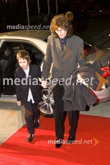 Adi Smolar, glasbenik s sinomViktorji 2008, druženje pred dvorano