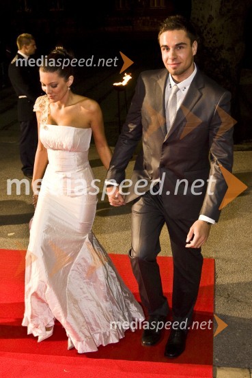 Iris Mulej, Miss Slovenije 2006 in njen fant Črt Slavec, fotografViktorji 2008, druženje pred dvorano