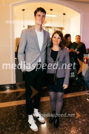  Urban Kuntarič, igralec;  Milana Simonič, vodja marketinga in odnosov za javnostmi SLG CeljeTega okusa še niste poskusili, premiera v SLG Celje