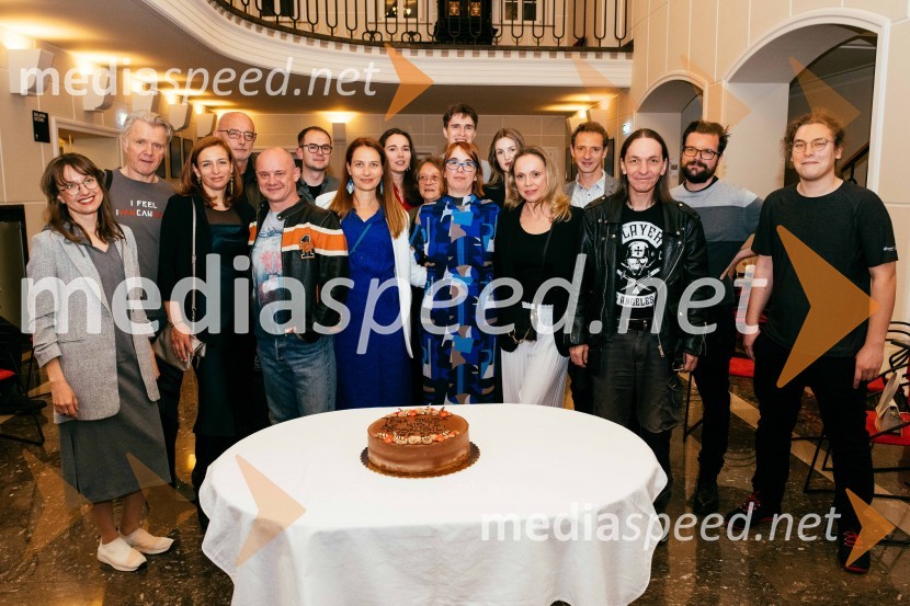  Živa Čebulj, prevajalka in lektorica;  Branko Završan, igralec;  Barbara Medvešček, igralka;  Andrej  Hajdinjak, oblikovalec svetlobe;  Damjan M. Trbovc, igralec;  Rok Andres, dramaturg, selektor Teden slovenske drame;  Tanja Potočnik, igralka;  Nina Šorak, dramaturginja in režiserka;  ... ;  Urban Kuntarič, igralec;  Maja Šorli Jakin , dramaturginja;  Lucija Harum, igralka, pevka;  Manca  Ogorevc, igralka;  Laren  Polič Zdravič, glasbenik in igralec;  David Čeh, igralec;  Tin Grabnar, režiser;  ... Tega okusa še niste poskusili, premiera v SLG Celje