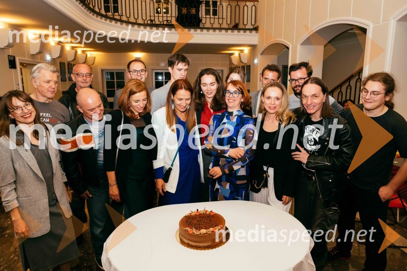  Živa Čebulj, prevajalka in lektorica;  Branko Završan, igralec;  Andrej  Hajdinjak, oblikovalec svetlobe;  Damjan M. Trbovc, igralec;  Barbara Medvešček, igralka;  Rok Andres, dramaturg, selektor Teden slovenske drame;  Urban Kuntarič, igralec;  Tanja Potočnik, igralka;  Nina Šorak, dramaturginja in režiserka;  Maja Šorli Jakin , dramaturginja;  Manca  Ogorevc, igralka;  Laren  Polič Zdravič, glasbenik in igralec;  Tin Grabnar, režiser;  David Čeh, igralec;  ... Tega okusa še niste poskusili, premiera v SLG Celje