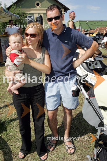 Državni prvak v supermotu Gregor Milošič, njegova spremljevalka Jasna in sin BijanJET SKI, pokal Alpe Adria