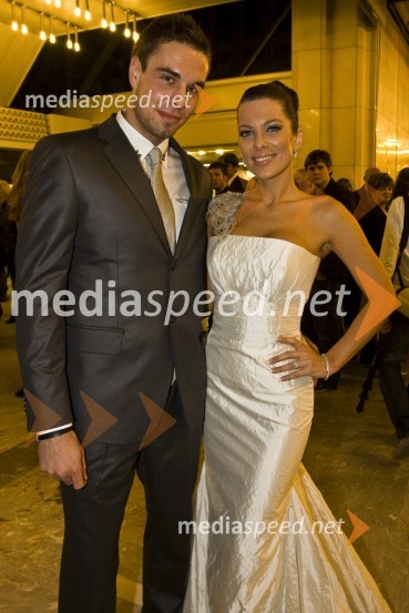 Iris Mulej, Miss Slovenije 2006 in njen fant Črt Slavec, fotografViktorji 2008, druženje pred dvorano