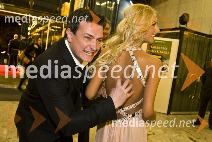 Rado Mulej, TV voditelj in Lucija Gubenšek, manekenkaViktorji 2008, druženje pred dvorano