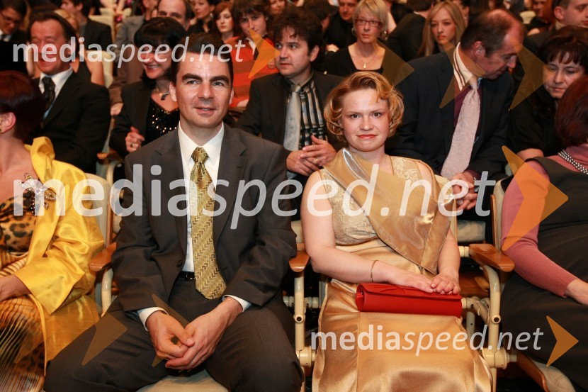 Danilo Tomšič, direktor področja prodaja in marketing v podjetju Mobitel in soproga Andreja Šuštaršič TomšičViktorji 2008, dogajanje na odru in v dvorani