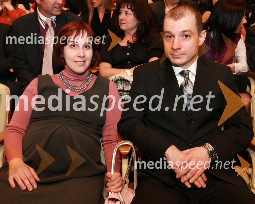 Jani Soršak, direktor Urada RS za varstvo konkurence in soproga MatejaViktorji 2008, dogajanje na odru in v dvorani