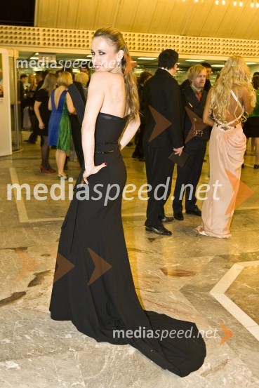 Tina Vrhovnik - Cavazza, vizažistkaViktorji 2008, druženje pred dvorano