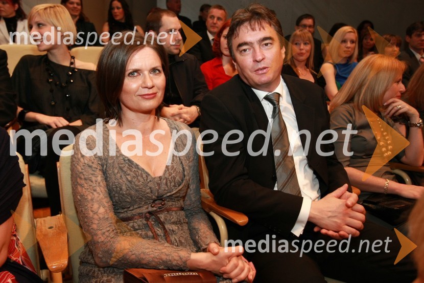 Dr. Milan Zver, nekdanji minister za šolstvo in šport s spremljevalko Andrejo ValičViktorji 2008, dogajanje na odru in v dvorani