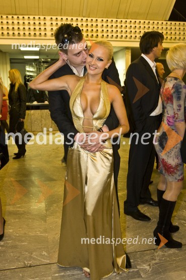 Rok Trkaj, raper in Doroteja Premužič, playboyeva zajčicaViktorji 2008, druženje pred dvorano