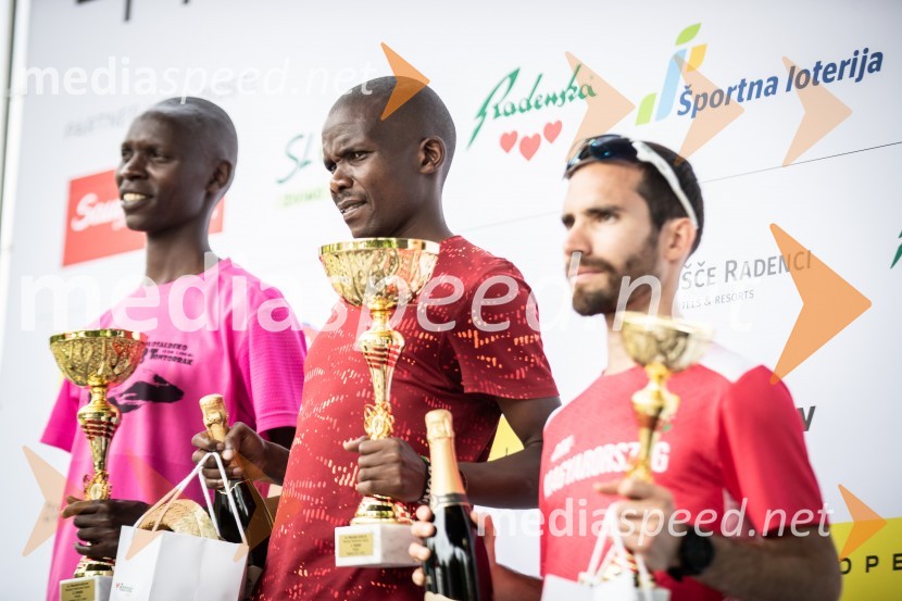  Mathew Kiptanui Kibet , 2. mesto, Maraton- Moški skupno, 41. Maraton treh src;  Laban Cheruiyot, 1. mesto, Maraton - Moški skupno, 41. Maraton treh src;  Gáspár Csere, 3. mesto, Maraton - Moški skupno, 41. Maraton treh src41. Maraton treh src