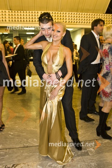 Rok Trkaj, raper in Doroteja Premužič, playboyeva zajčicaViktorji 2008, druženje pred dvorano