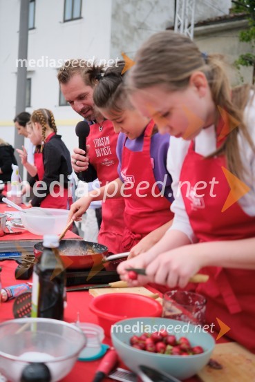  Iztok Gustinčič, radijski voditelj, glasbenik;  ... ;  ... Pašta Fešta - največji festival testenin