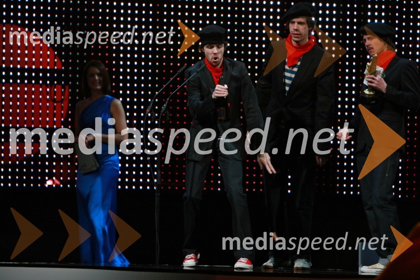 Bernarda Žarn, TV voditeljica in Femme Fatale 2008 ter trio, ki je prevzel Viktorja Klemna SlakonjeViktorji 2008, dogajanje na odru in v dvorani