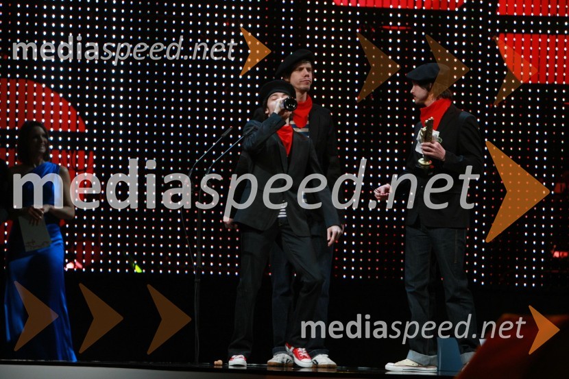 Bernarda Žarn, TV voditeljica in Femme Fatale 2008 ter trio, ki je prevzel Viktorja Klemna SlakonjeViktorji 2008, dogajanje na odru in v dvorani