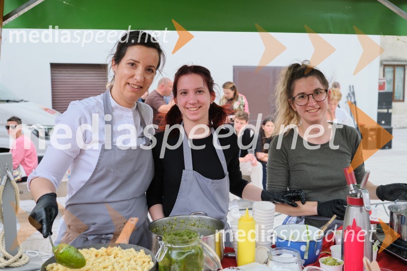  Julijana Krapež, finalistka šova Gostilna išče šefa;  ... ;  ... Pašta Fešta - največji festival testenin