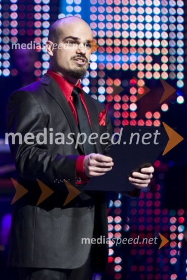 Jure Bračič, voditelj prireditve ter član skupine Slon in SadežViktorji 2008, dogajanje na odru in v dvorani