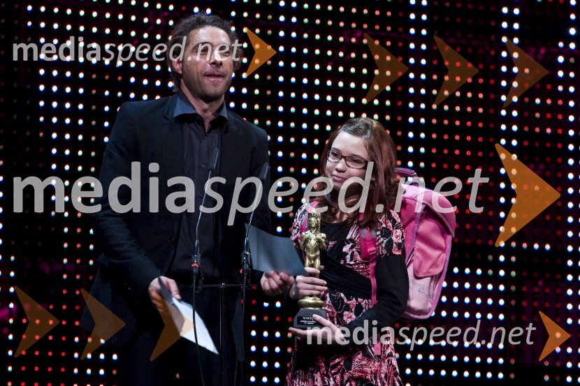 ..., in Maša Remškar, mlada igralkaViktorji 2008, dogajanje na odru in v dvorani