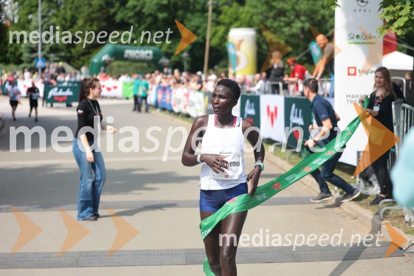  Rabecca Chepkwemoi, 1. mesto, polmaraton ženske skupno, 41. Maraton treh src41. Maraton treh src