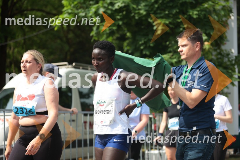  Sergeja Muršič;  Rabecca Chepkwemoi, 1. mesto, polmaraton ženske skupno, 41. Maraton treh src;  ... 41. Maraton treh src