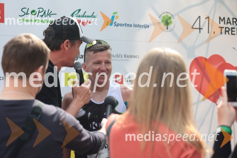  Mitja Šeško, moderator prireditev ;  Primož Kobe, 1. mesto polmaraton, 41. Maraton treh src41. Maraton treh src