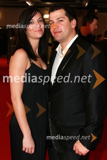 Nada Pavšin, športna novinarka in Gregor Trebušak, urednik novic Radia Hit in voditelj oddaje Svet na Kanalu AViktorji 2008, zaključna zabava na Gospodarskem razstavišču