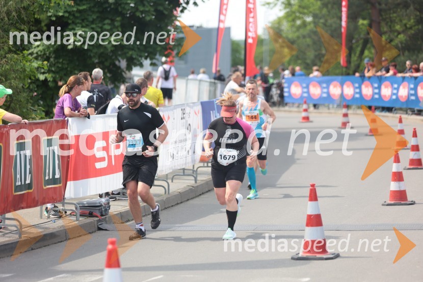  Denis Malačič, novinar in radijski voditelj;  Melita Šimunič41. Maraton treh src