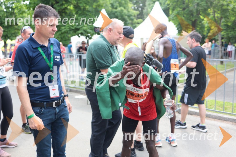  ... ;  Laban Cheruiyot, 1. mesto, Maraton - Moški skupno, 41. Maraton treh src41. Maraton treh src