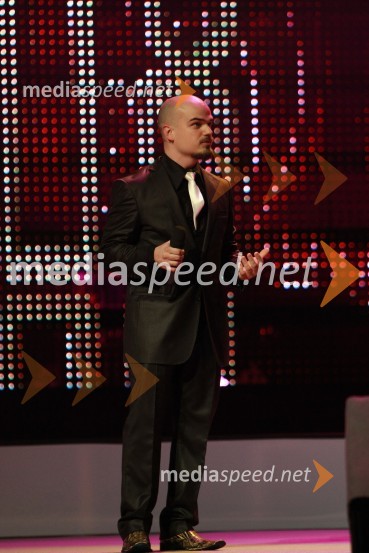Jure Bračič, voditelj prireditve ter član skupine Slon in SadežViktorji 2008, dogajanje na odru in v dvorani