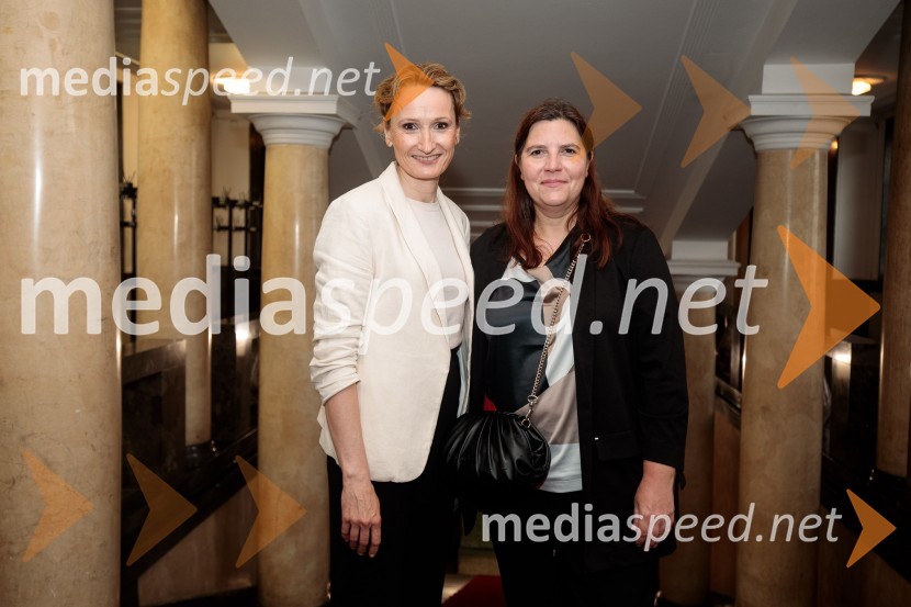  Helena Grahek, vodja marketinga in odnosi z javnostmi, Slovensko mladinsko gledališče;  Teja Pelko, novinarka, Svet24Poslednji kanček fikcije, premiera v SMG Ljubljana