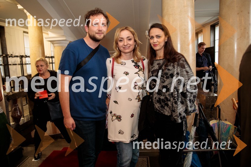  Jaka Smerkolj Simoneti, dramaturg in kritik;  Tina Dobnik, producentka MASKA;  Katarina Stegnar, igralkaPoslednji kanček fikcije, premiera v SMG Ljubljana