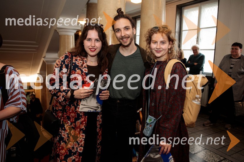  Brina Jenček, asistentka dramaturga;  Bor Ravbar, oblikovalec svetlobe;  Suzana Krevh, igralkaPoslednji kanček fikcije, premiera v SMG Ljubljana