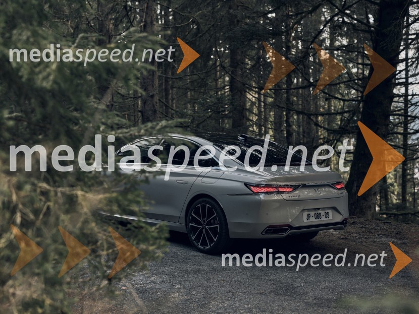 DS 9 modelno leto 23: nove tehnologije, nove notranjosti in kolekcija ESPRIT DE VOYAGE