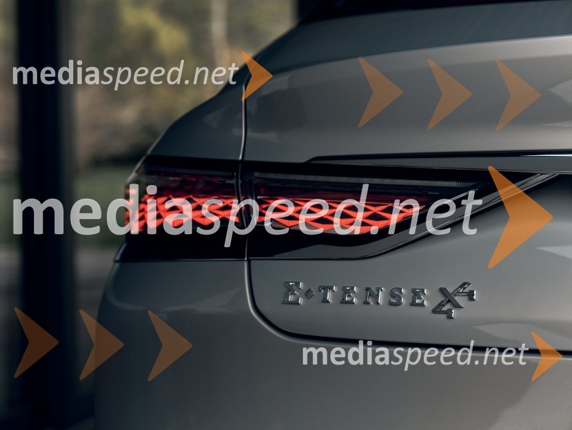 DS 9 modelno leto 23: nove tehnologije, nove notranjosti in kolekcija ESPRIT DE VOYAGE