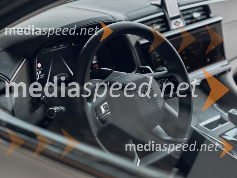 DS 9 modelno leto 23: nove tehnologije, nove notranjosti in kolekcija ESPRIT DE VOYAGE