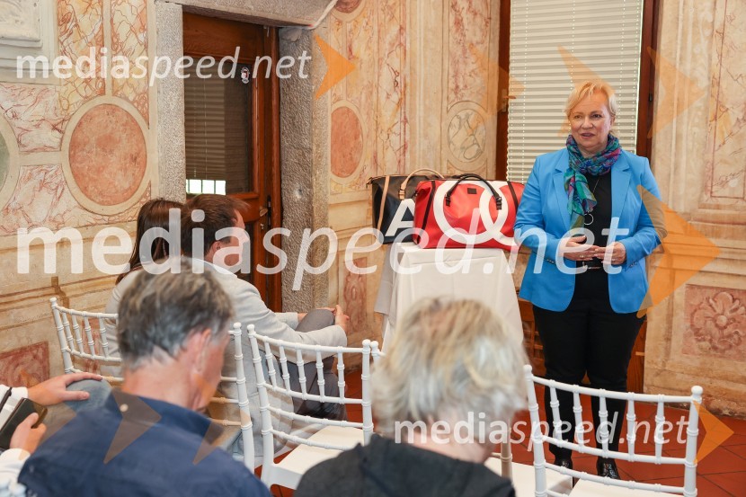  Sabrina Pečelin, vodja odnosov z javnostmi pri Porsche Slovenija d.o.o.Novi Audi Q8 e-tron, predstavitev