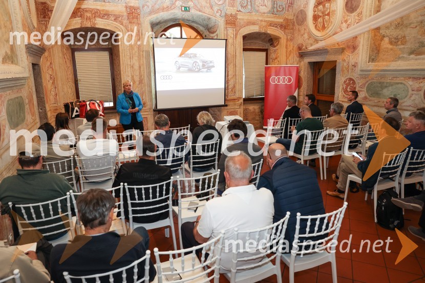  Sabrina Pečelin, vodja odnosov z javnostmi pri Porsche Slovenija d.o.o.Novi Audi Q8 e-tron, predstavitev