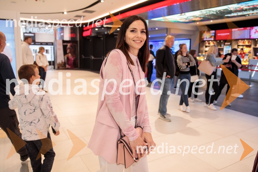  Lea Sirk, pevkaMala morska deklica, premiera filma v Cineplexx Ljubljana