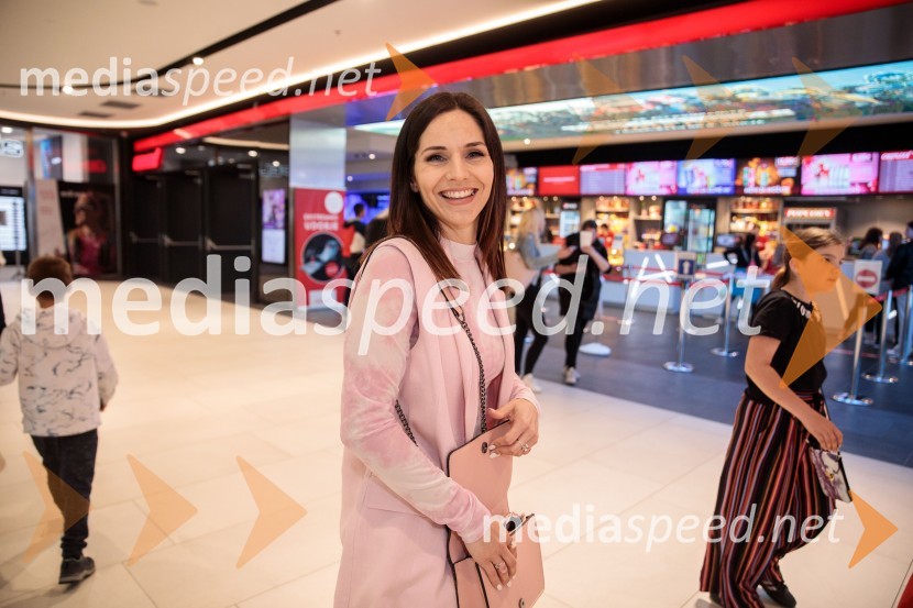  Lea Sirk, pevkaMala morska deklica, premiera filma v Cineplexx Ljubljana