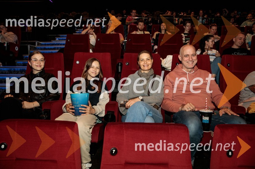  Sarai Bravničar;  Trina Bravničar;  Špela Bravničar;  Ales BravnicarMala morska deklica, premiera filma v Cineplexx Ljubljana