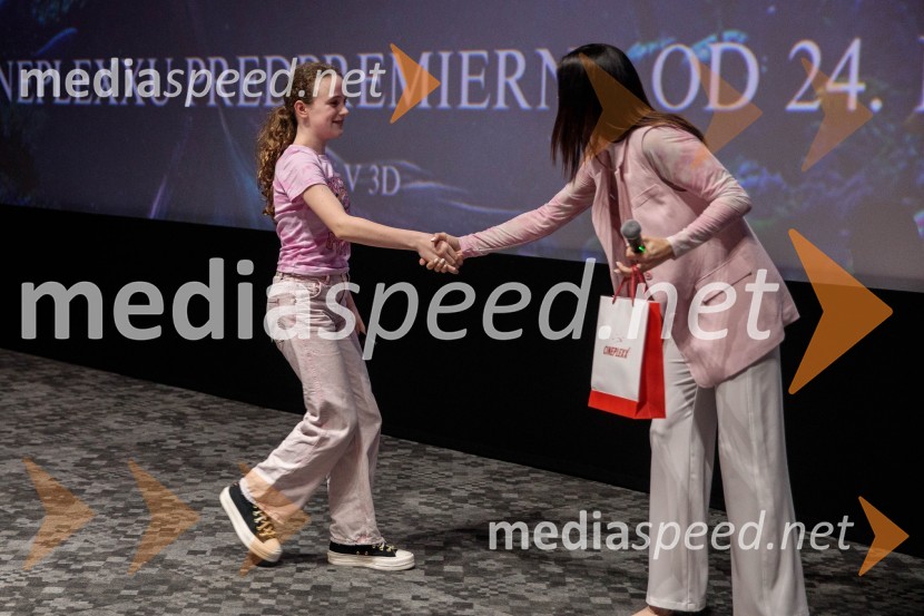  ... ;  Lea Sirk, pevkaMala morska deklica, premiera filma v Cineplexx Ljubljana