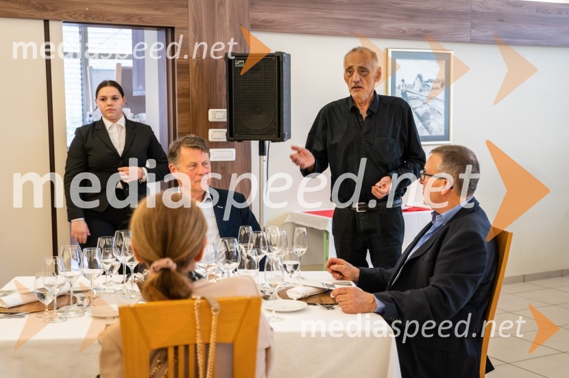  ... ;  ... ;  Dušan Erjavec, ravnatelj, Srednja šola za gostinstvo in turizem Maribor;  ... Maturanti Srednje šole za gostinstvo in turizem Maribor zavrteli kuhalnice