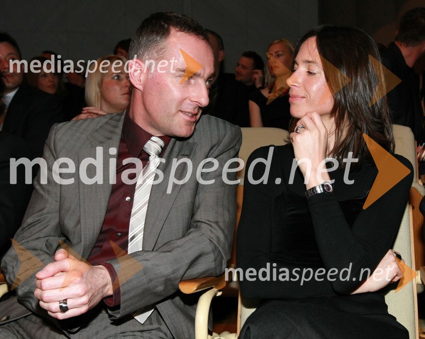 Igor E. Bergant, urednik športa na RTV Slovenija s soprogoViktorji 2008, dogajanje na odru in v dvorani