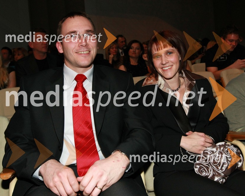 Rasto Oderlap, namestnik direktorja AC - Intercar d.o.o. z ženo KarmenViktorji 2008, dogajanje na odru in v dvorani